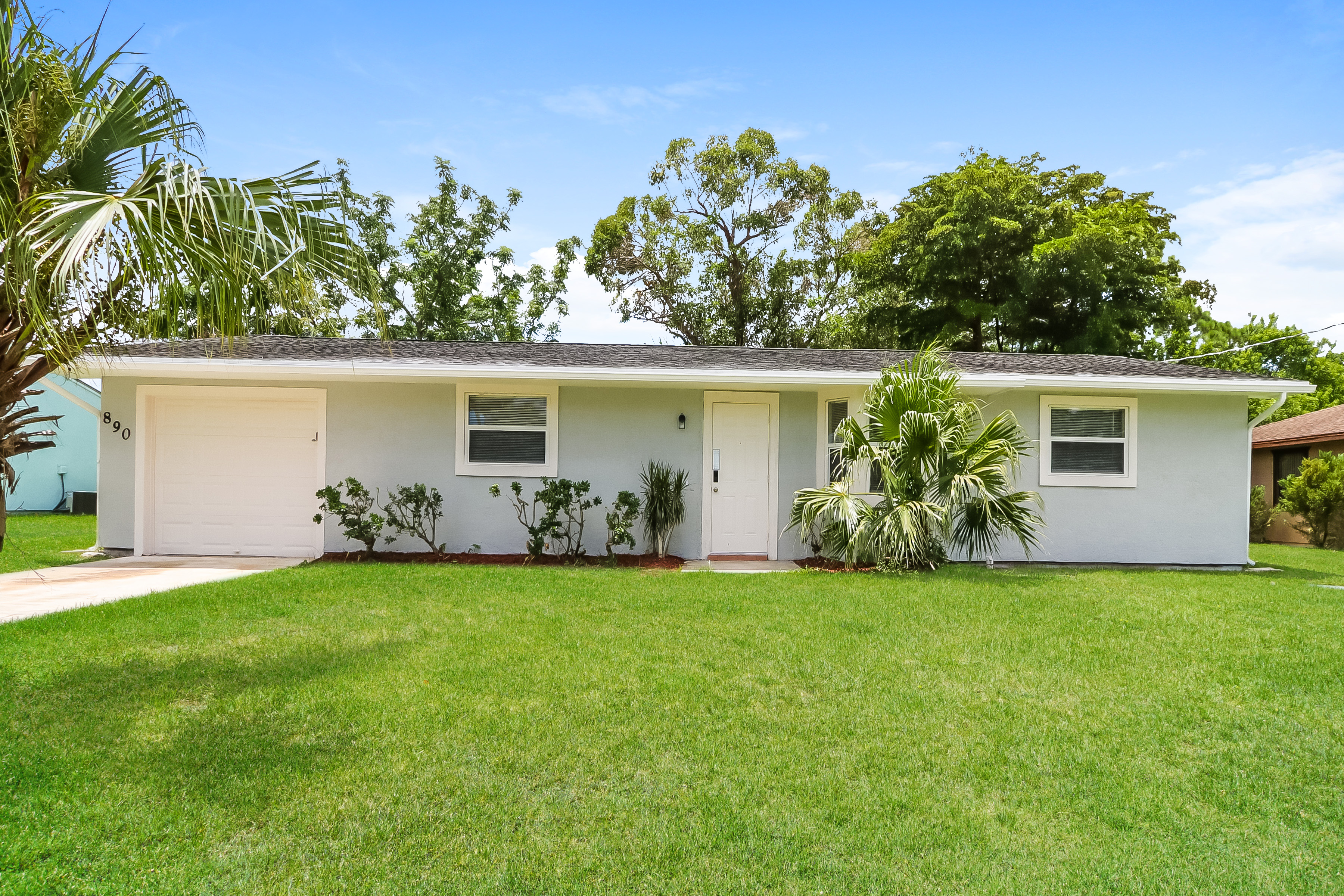890 SW Dalton Ave Port St Lucie, FL 34953